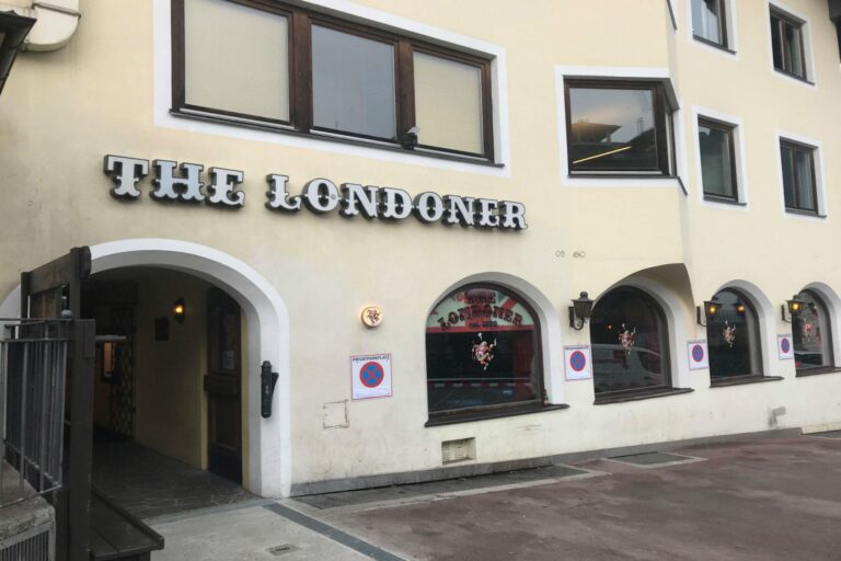 Exterior view of The Londoner pub in Kitzbühel, Austria, showcasing its traditional British façade